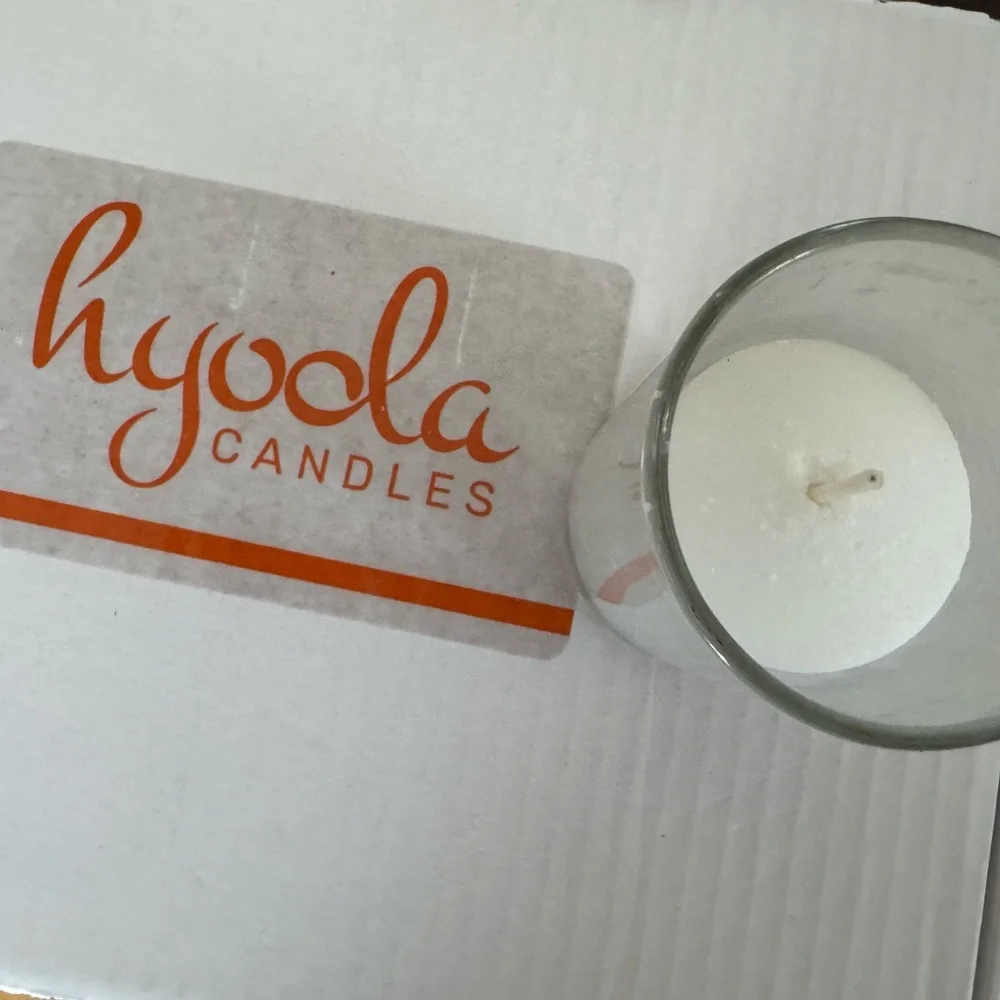 Hyoola White Candle in Glass Holder